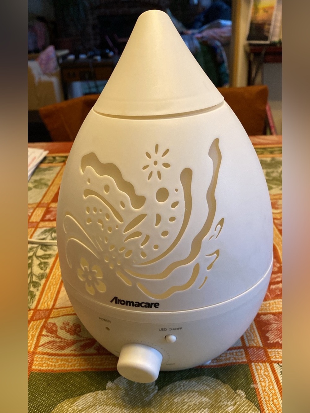 White Aromacare Humidifier/Diffuser with LED light